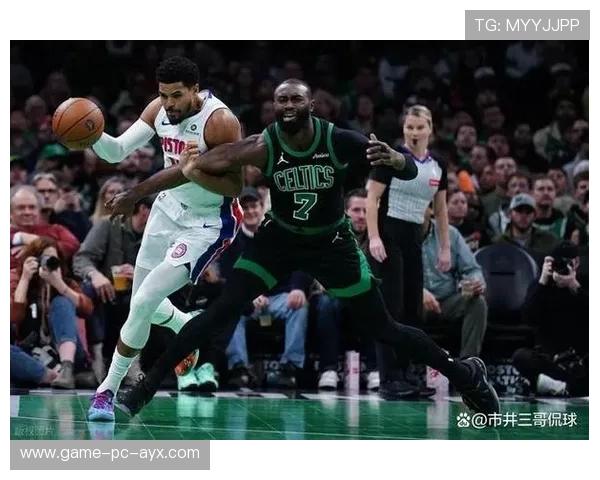 布朗抢断反击得分,绿军确保胜局