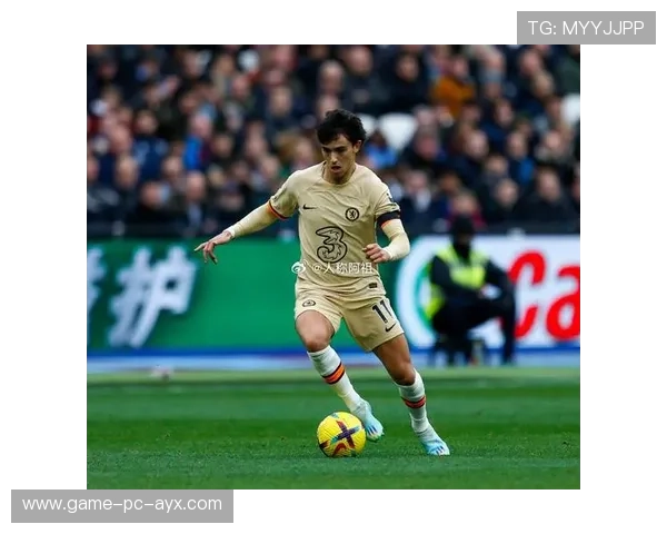 菲利克斯挑球过人后低射得手