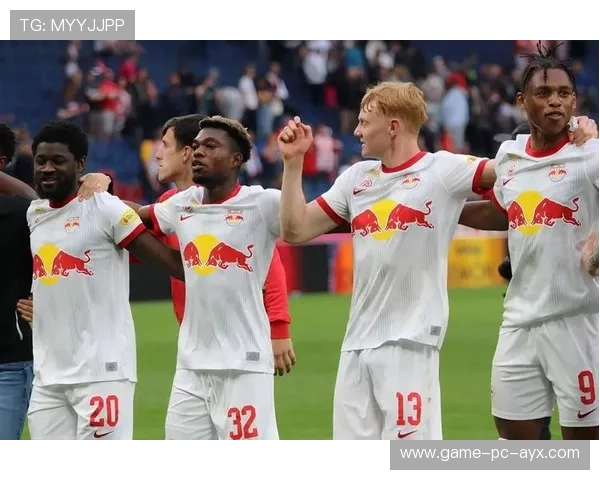 中后卫在训练中完成长传，提升球队反击速度