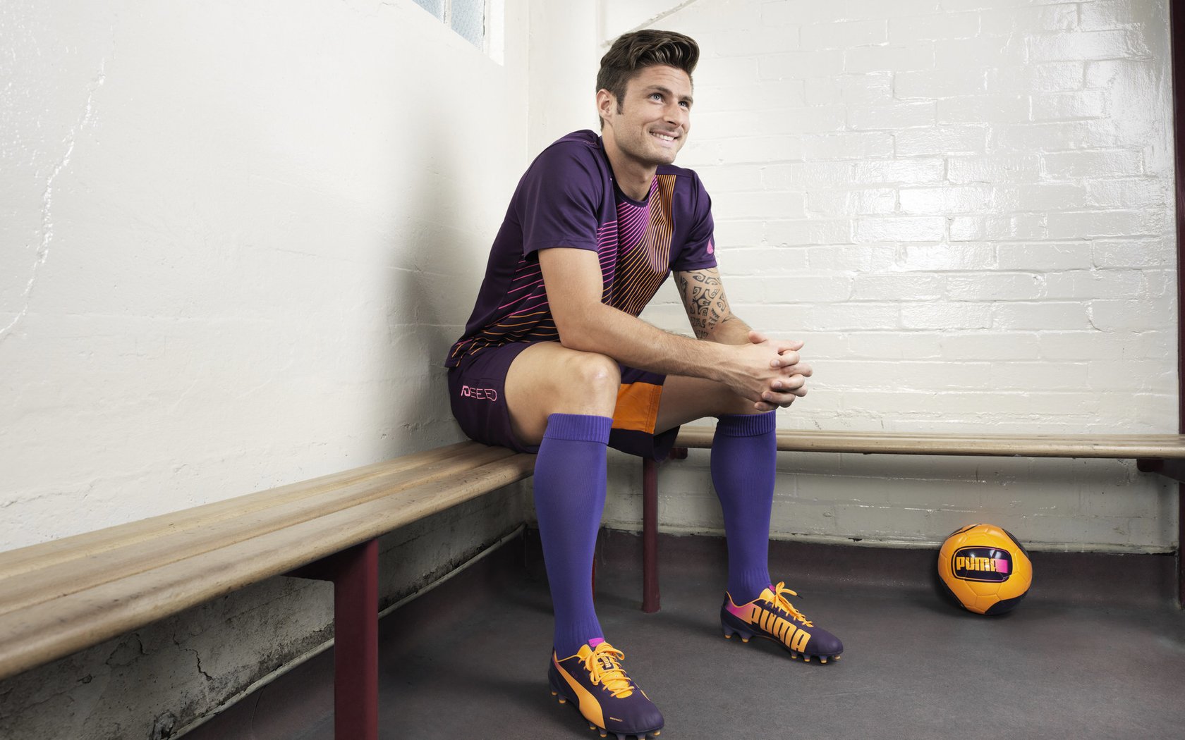 2019年季后赛，库里在一场比赛中投中8个三分，刷新个人季后赛单场三分球纪录